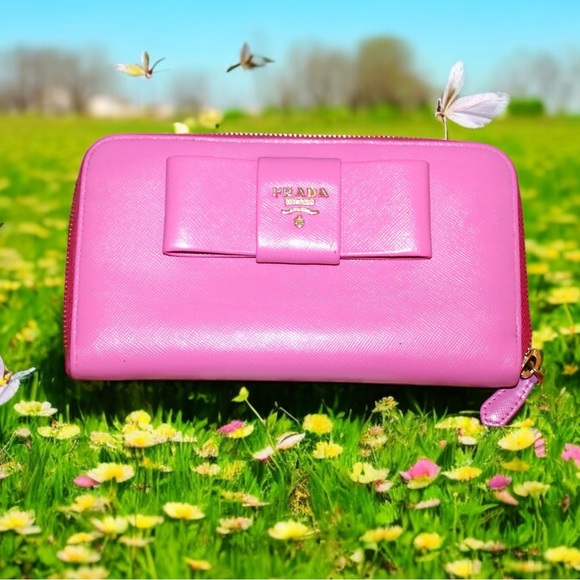 Prada Milano Saffiano Fiocco Leather Zip
Around Continental Bow Wallet - Picture 9 of 12